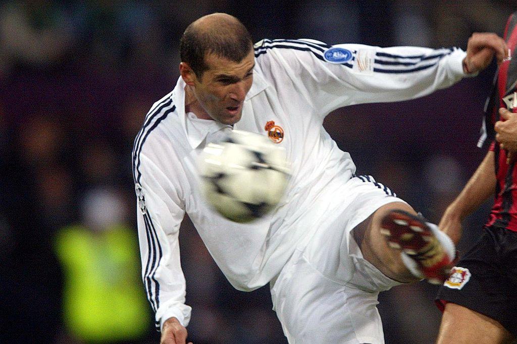 En 2002, il y a donc 20 ans, Zinédine Zidane envoyait le Real au firmament du foot européen grâce à une volée supersonique. C'est bieng !