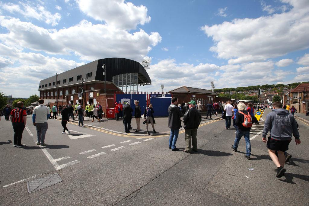 Les supporters de Crystal Palace rentrent à Selhurst Park par la Holmesdale Road. Ceux de Richmond par Nelson Road. Mais les lieux sont les mêmes.
