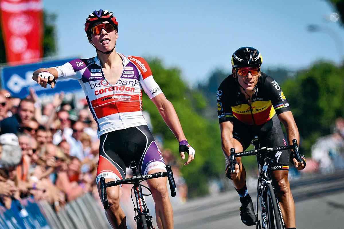 Van der Poel s'adjuge la deuxième étape du Tour de Belgique en battant au sprint Philippe Gilbert à Moorslede en 2017.