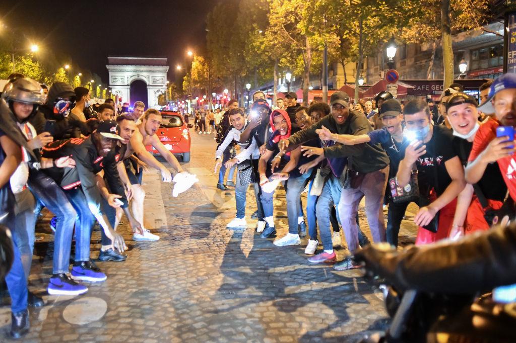 Quand les supporters du PSG oublient le coronavirus (vidéos+photos)