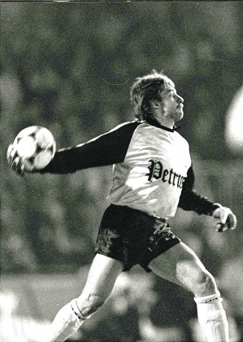 Le gardien de but Wim De Coninck au KSV Waregem, sponsorisé par Petrus, dans les années 1980.