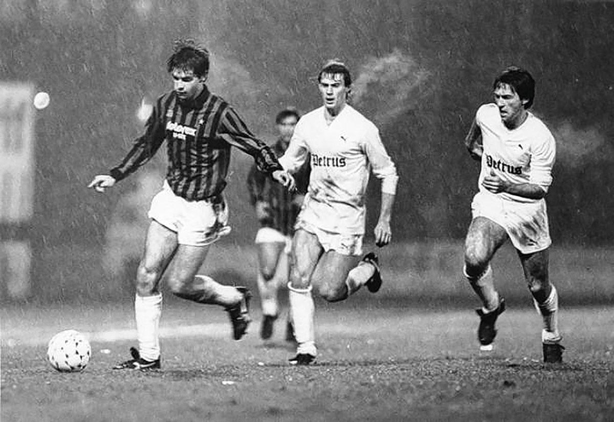 Le match Waregem-AC Milan de 1985, ici avec Pino De Craeye et Danny Veyt, est gravé dans la mémoire collective des supporters du club. Le lien avec la Petrus est donc immédiatement établi.