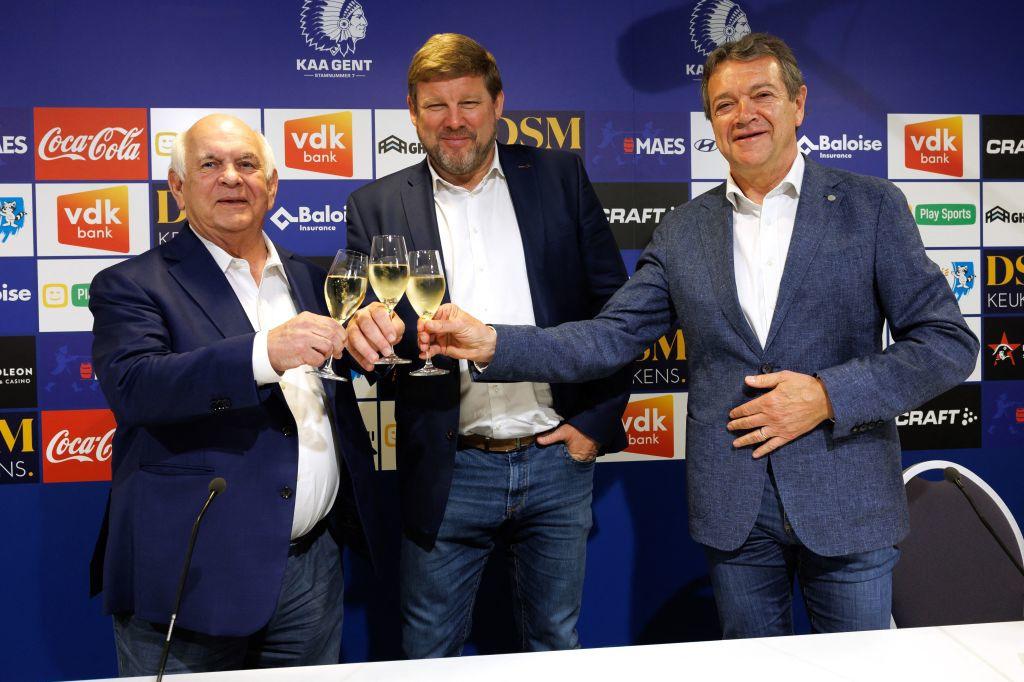 Hein Vanhaezebrouck trinque avec Ivan De Witte et Michel Louwagie. Le coach à succès de La Gantoise va rester deux années de plus à la barre.