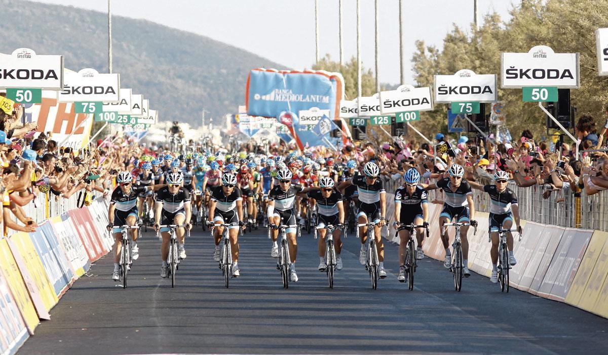 L'équipe Leopard-Trek rend hommage à Wouter Weylandt au lendemain de son décès sur le Giro 2011.