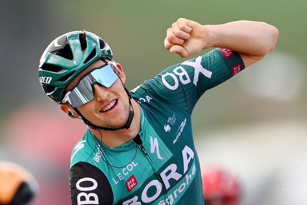 Jai Hindley n'avait plus levé le bras en vainqueur... depuis la 19e étape du Giro 2020.