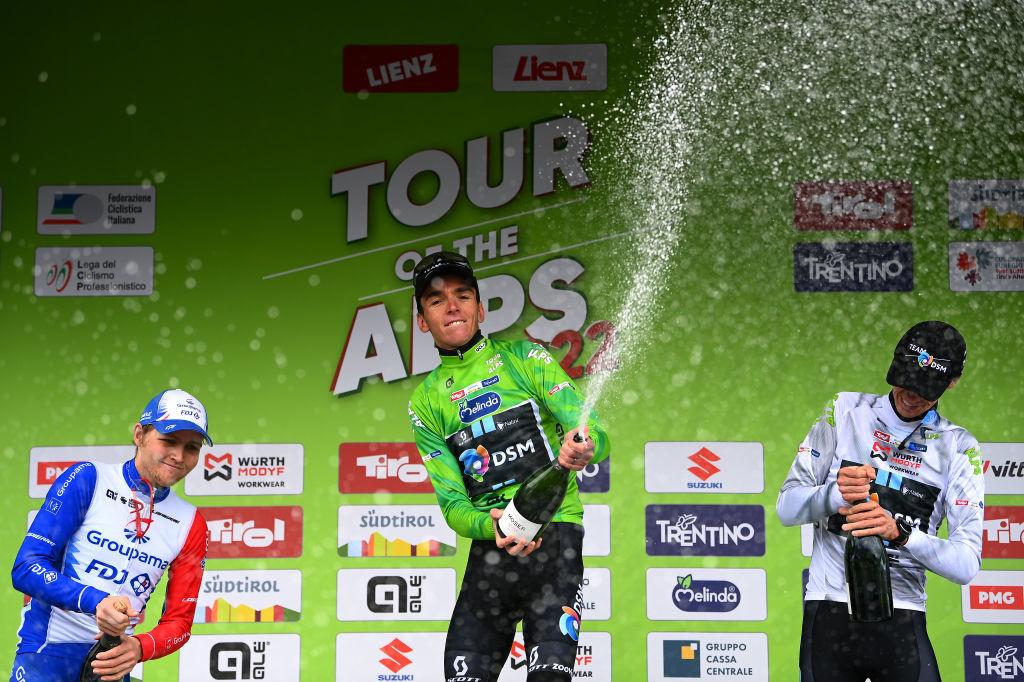 Au Tour des Alpes, Romain Bardet a retrouvé le goût des podiums et espère le prolonger sur les routes italiennes pendant ce mois de mai.
