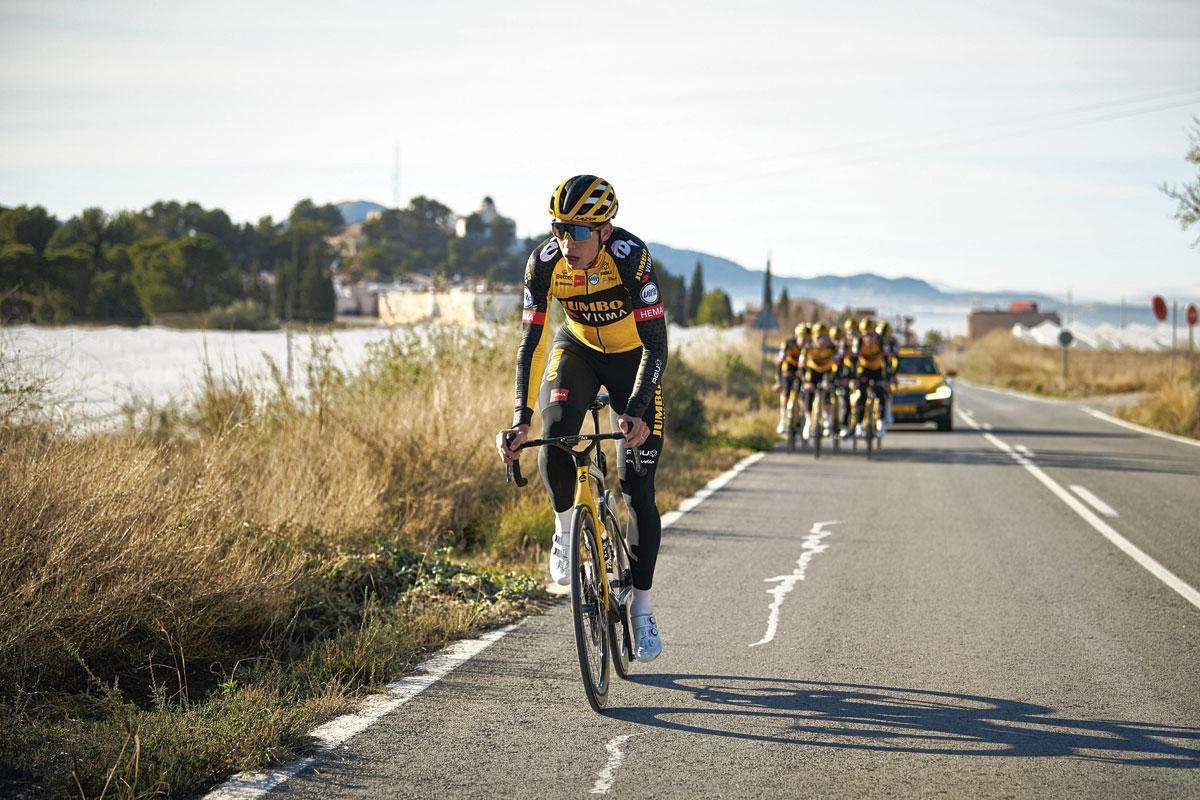 Wout van Aert durant le stage de l'équipe Jumbo-Visma, à Alicante.