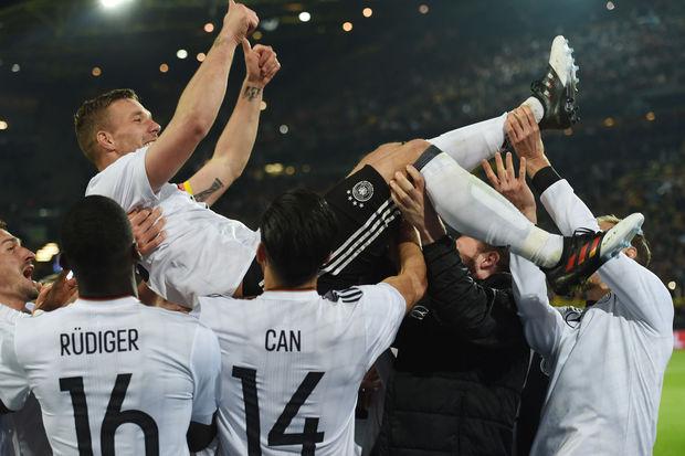 Podolski offre la victoire à l'Allemagne face à l'Angleterre en guise d'adieux