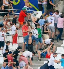 Les images des bagarres entre Russes et Anglais durant l'EURO en France ont fait le tour du monde.