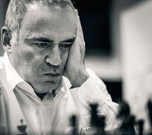 Le visage de Garry Kasparov traduit ses émotions comme nul autre. Un spectacle à ne pas manquer.