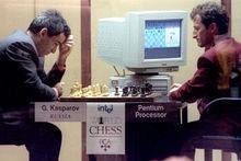 Le champion du monde des échecs Garry Kasparov éprouve de difficultés face à un ordinateur Pentium.