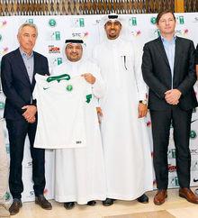 Jan Van Winckel (à droite) a su convaincre Bert van Marwijk (à gauche) d'accepter le poste de sélectionneur de l'Arabie saoudite.