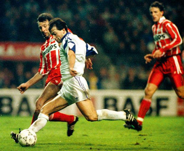 Le match à 100 millions : Anderlecht, avec Marc Degryse, a battu le PSV d'Erik Gerets. Les Mauves se sont ainsi qualifiés pour la dernière édition de la Coupe d'Europe des clubs champions avant qu'elle ne devienne la Champions League.
