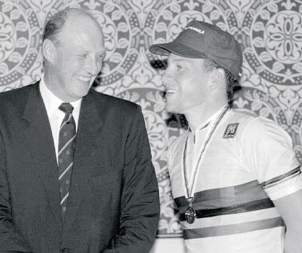 L'Américain au côté du roi de Norvège, Harald V, grand amateur de cyclisme.