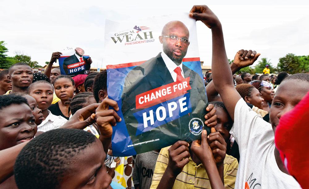 Au Liberia, la candidature présidentielle de George Weah suscite l'enthousiasme d'une bonne partie de la population. Avec 39 % des voix au premier tour, il fait figure de favori.