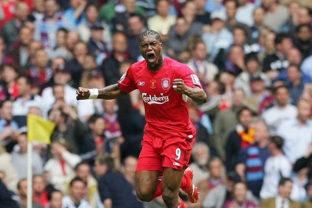 Célébration de Djibril Cissé après son but contre West Ham en finale de FA Cup.