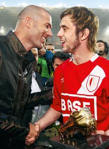 Luciano D'onofrio avait fait en sorte que Zinédine Zidane en personne remette le Sulier d'Or à Defour.
