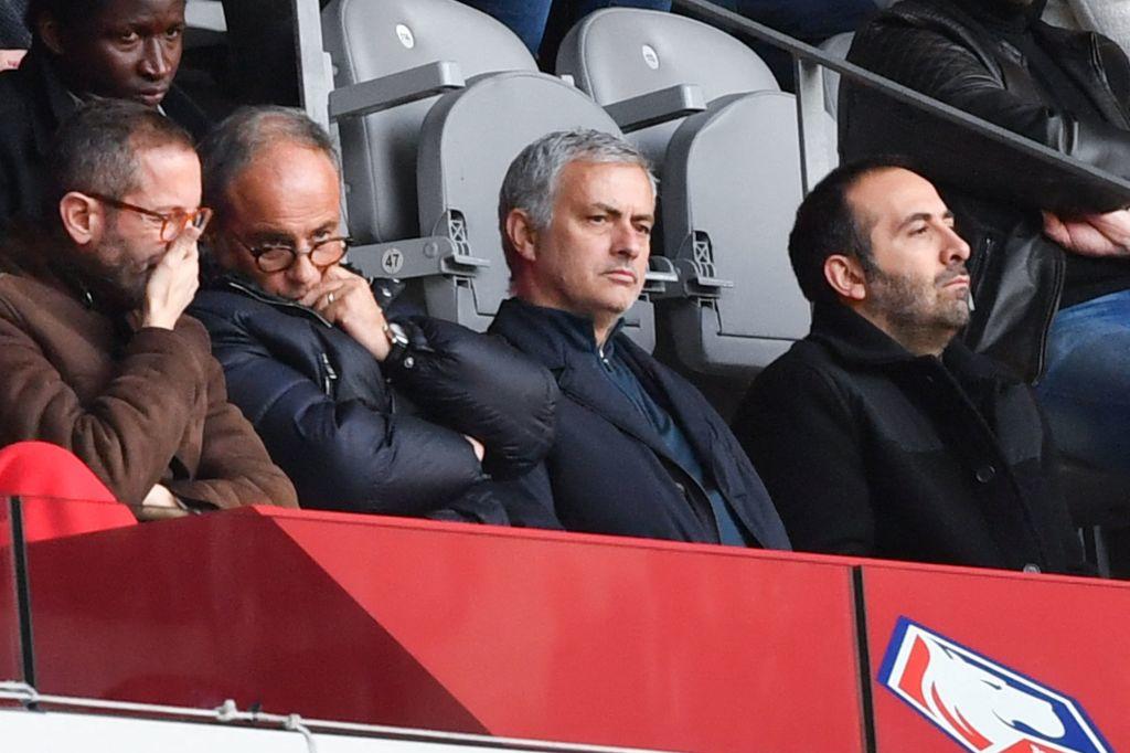 Luis Campos (le deuxième en partant de la gauche) est proche de José Mourinho, dont il fut l'un des adjoints au Real Madrid et de l'influent agent de joueurs Jorge Mendes.