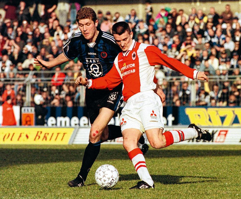 Rudi Taeymans à l'époque où il défendait encore les couleurs de l'Antwerp. Son opposant n'est autre que Gert Verheyen.
