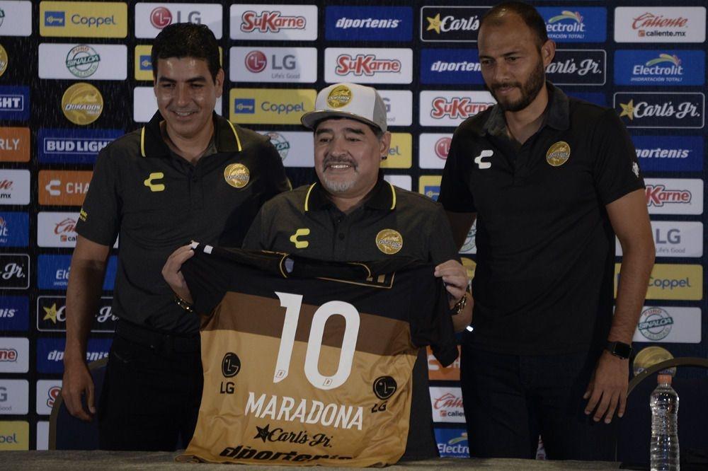 Diego Maradona avait reçu un maillot du club de Dorados à son nom et frappé du numéro 10.