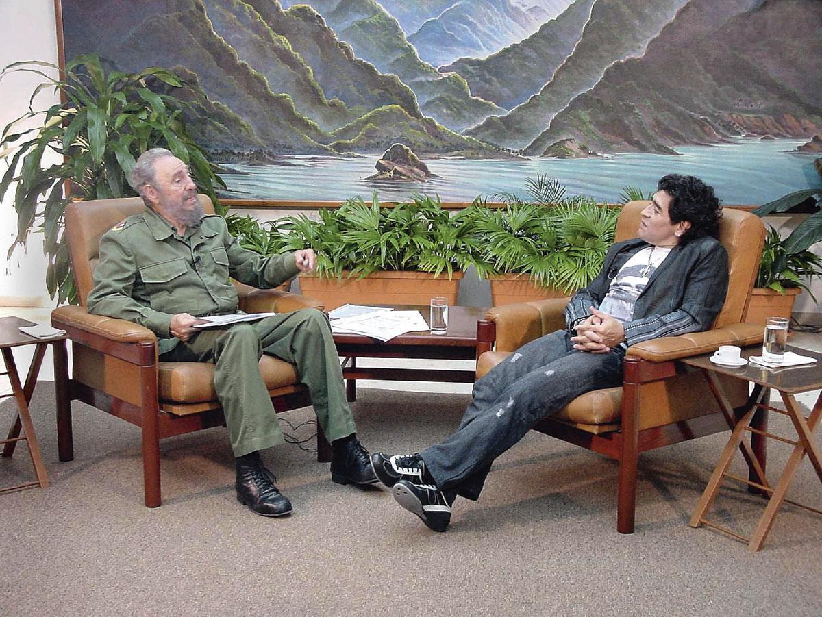 Avec son ami Fidel Castro lors d'une émission télévisée en 2005.