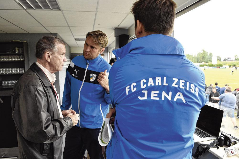 Roland Duchâtelet  n'est pas à la fête avec  Carl-Zeiss Iéna. Le club est actuellement dernier au troisième échelon de la Bundesliga.