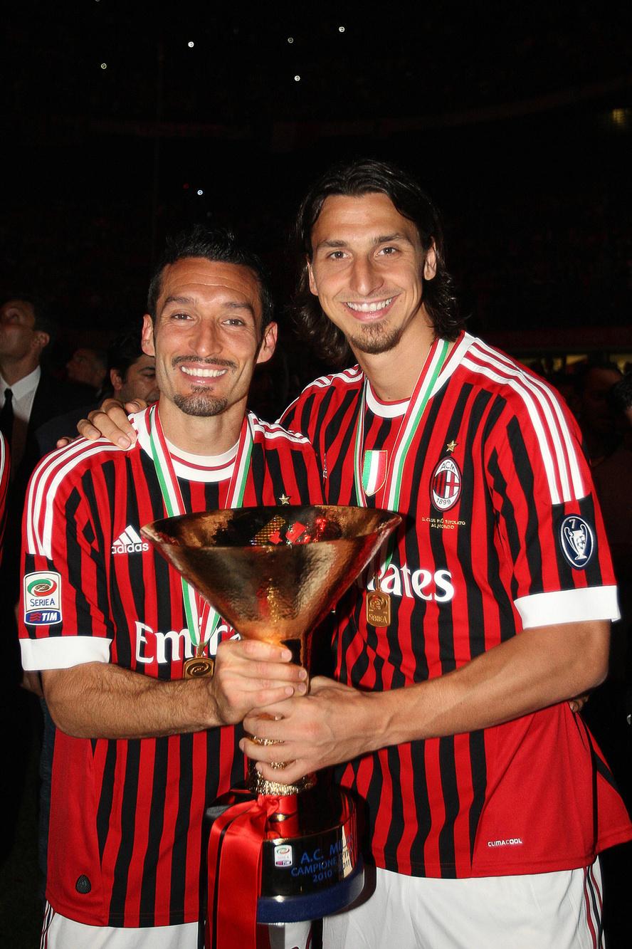 Gianluca Zambrotta et Zlatan Ibrahimovic (déjà !), en mai 2011. Lors du dernier titre de l'AC Milan.