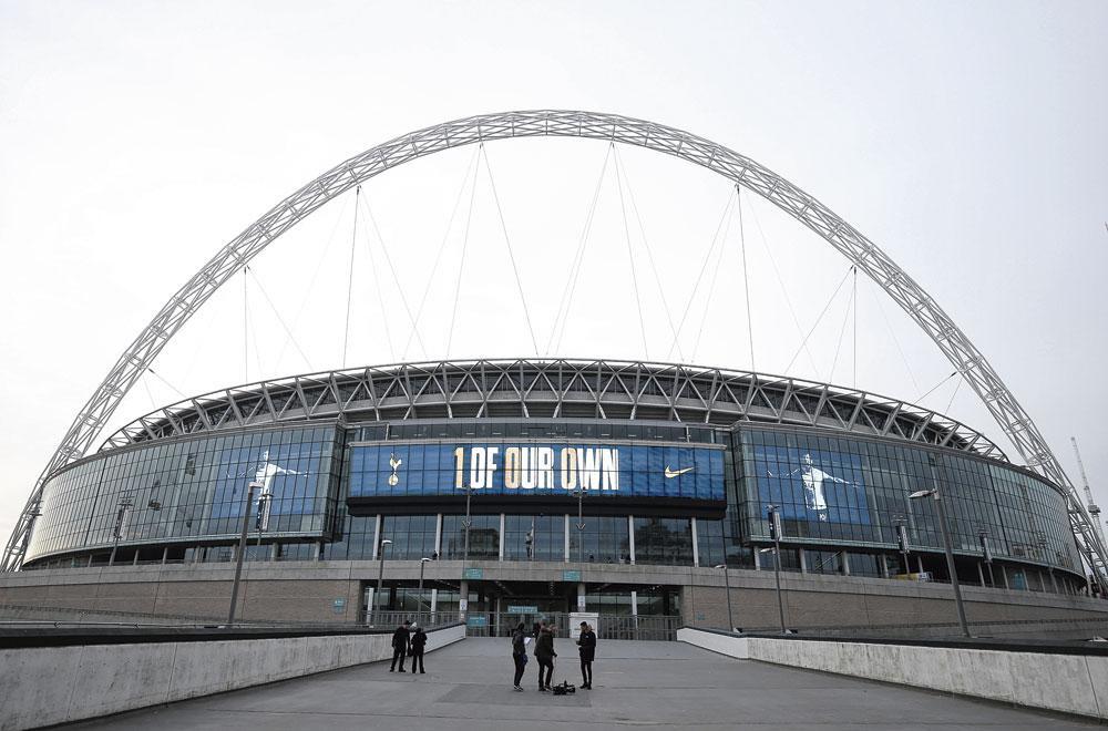 Londres GROUPE D Wembley capacité 90 652 3 matchs de groupe 1 huitième finale 2 demi-finale finale