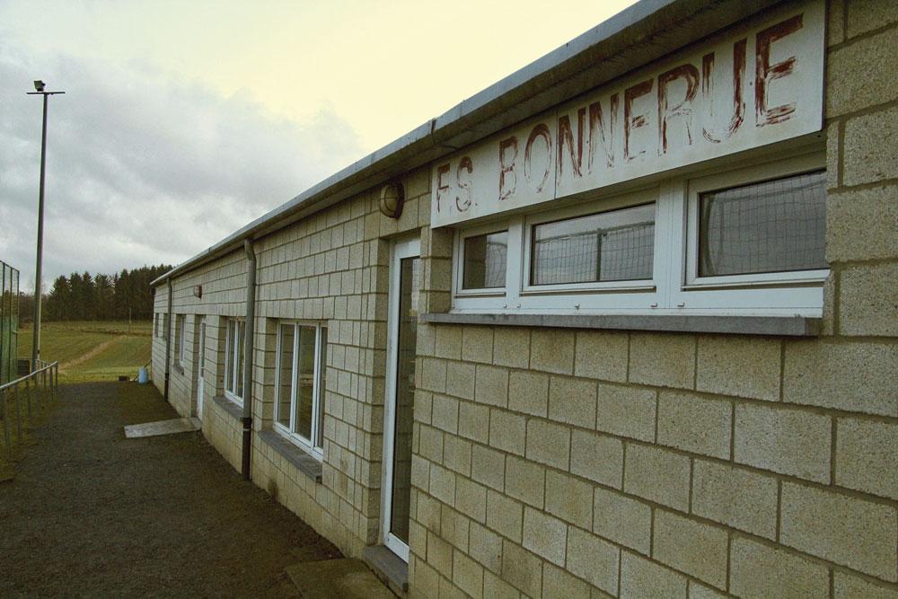 Le vestiaire du club de Bonnerue, à Houffalize, où le voleur a été pris pour la première fois sur le vif.