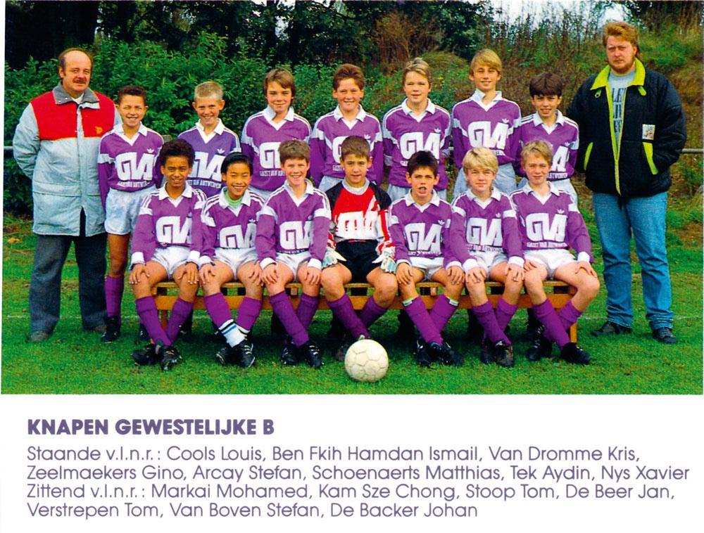 Matthias Schoenaerts (debout, le deuxième à partir de la droite) avec les cadets provinciaux du Beerschot, en 1991. Il avait alors 13 ans.