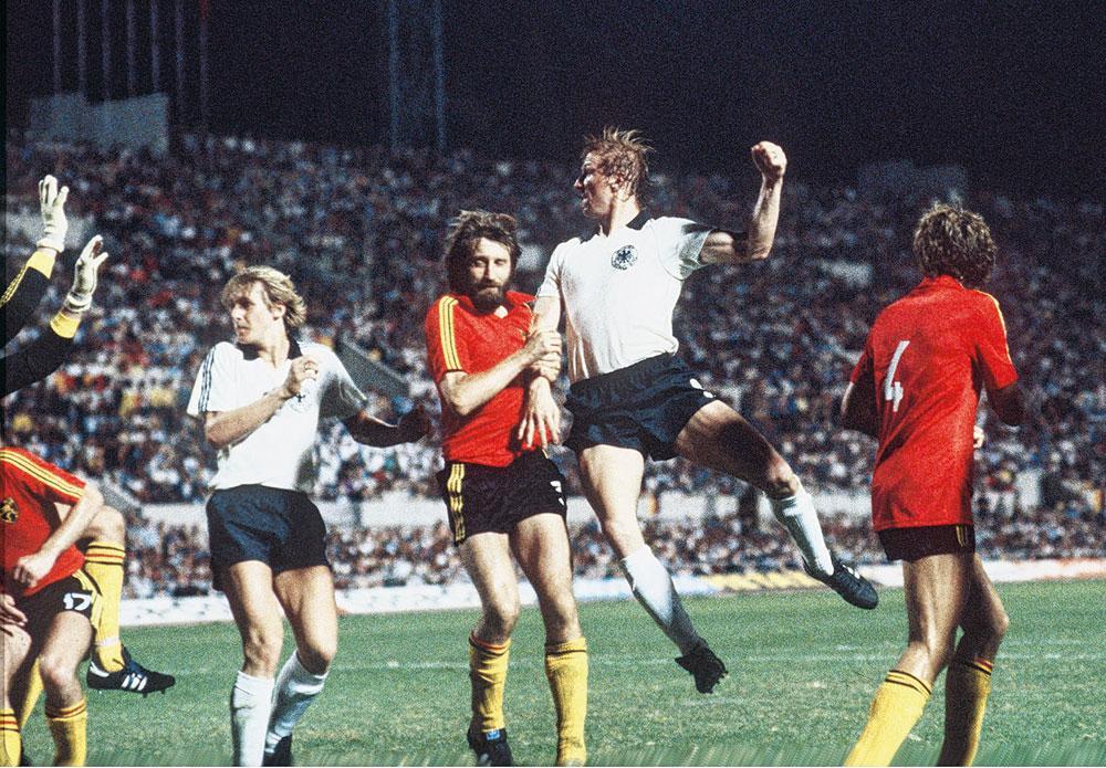 ALLEMAGNE DE L'OUEST - BELGIQUE 2-1: D'une tête puissante, Horst Hrubesch prive les Diables des prolongations en finale de l'Euro '80.