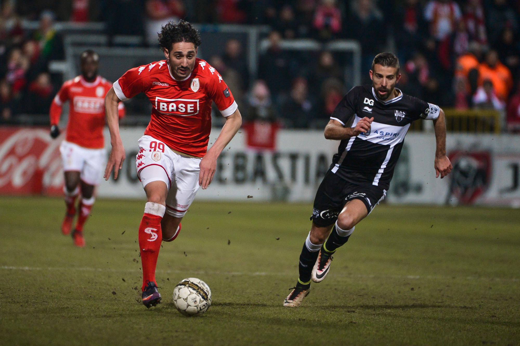 Ishak Belfodil en lutte contre le délicieux Luis Garcia.