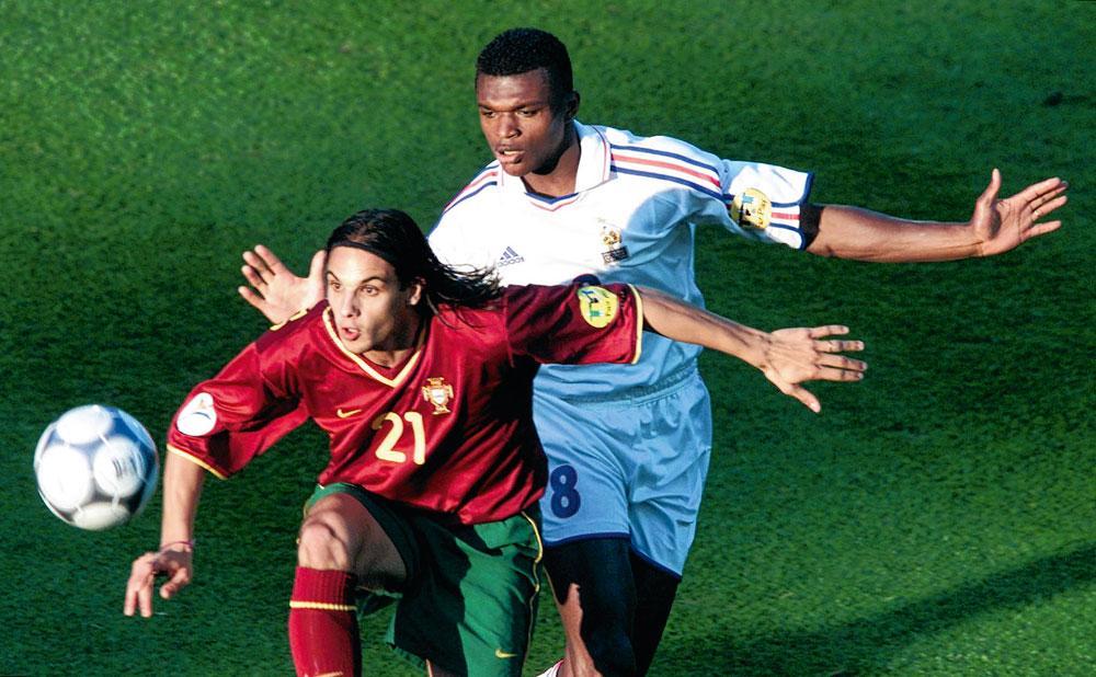 Nuno Gomes face à Marcel Desailly à l'EURO 2000. Un match qui lui a laissé  un souvenir amer.