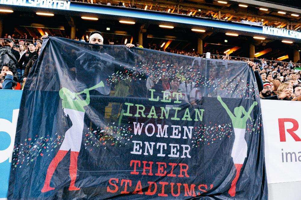 Les Iraniennes sont toujours interdites de stade mais les protestations sont de plus en plus nombreuses et un changement est espéré.