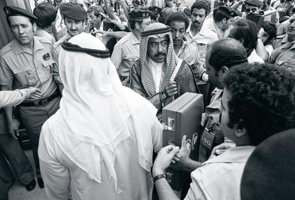 Le Cheikh Fahd al-Ahmed al-Sabah, frère de l'émir du Koweït, photographié lors du clash avec la France le 21 juin 1982 à Valladolid.