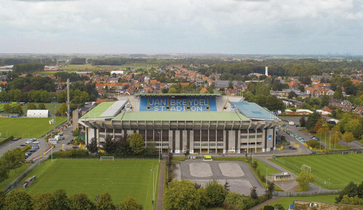 Vue aérienne du stade Jan Breydel, situé au coeur de Sint-Andries.
