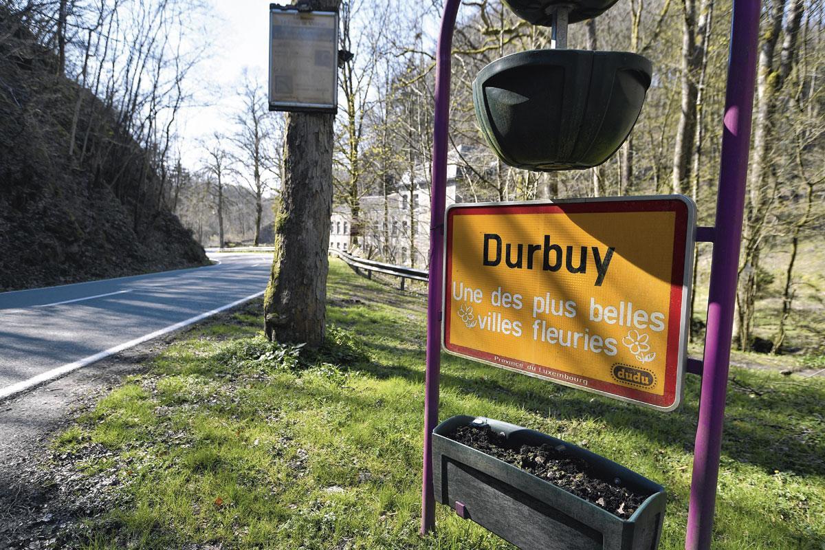 Durbuy, la plus petite ville du monde, paraît bien vide en ces temps de pandémie. Comme les caisses du club local.