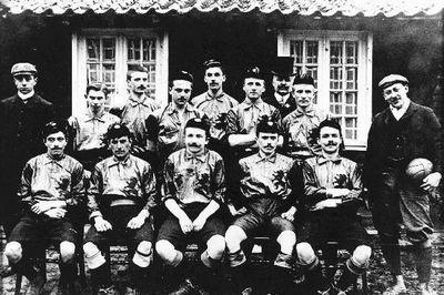 L'équipe belge en 1905 avant un match face aux Pays-Bas.