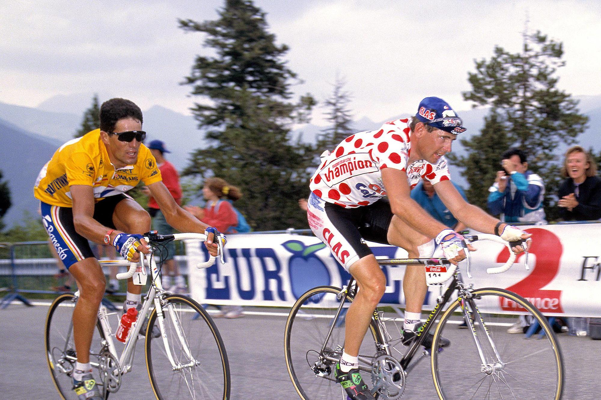 Tony Rominger avec Miguel Indurain dans sa rouer lors du Tour de France 1993.