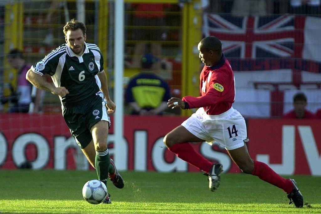 A Charleroi, en 2000, Alan Sherear marque l'unique but du duel entre Anglais et Allemands. Mais les deux équipes ne passeront pas le premier tour.