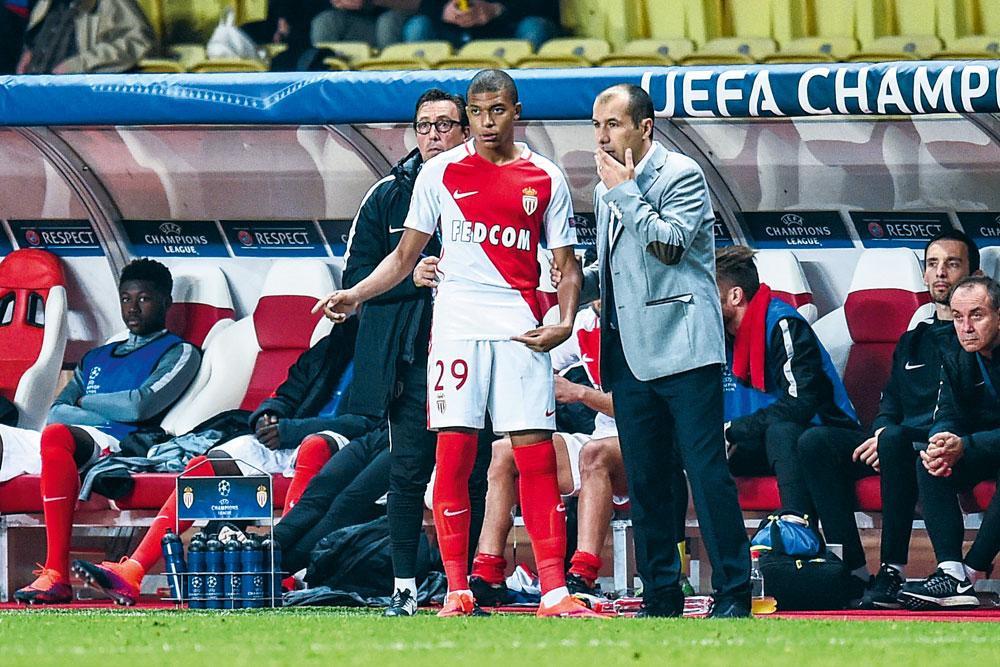 En compagnie de Leonardo Jardim, le coach qui l'a lancé à Monaco, lors de l'une de ses premières apparitions en Champions League.