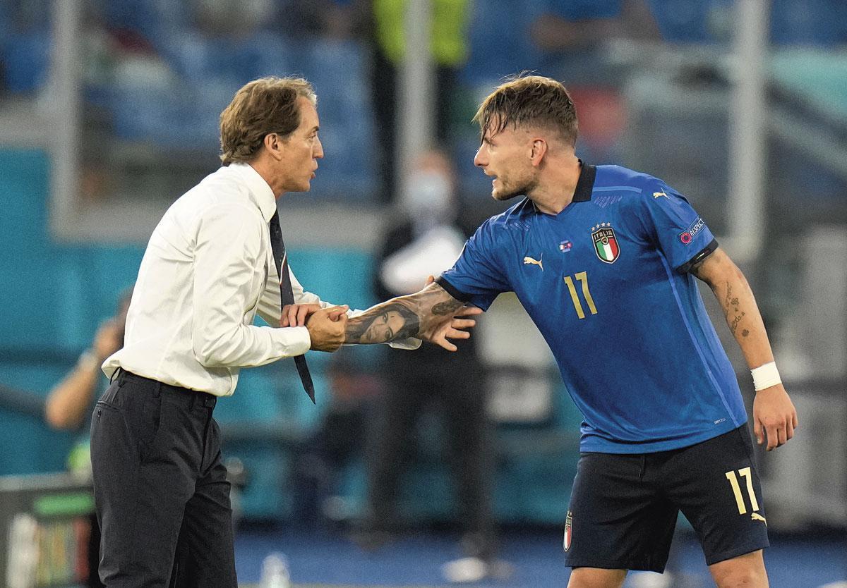 Roberto Mancini, ici avec Ciro Immobile, coach d'une Nazionale rafraîchie... et rafraîchissante!