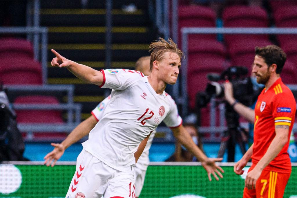 Kasper Dolberg, l'attaquant qui aime marquer des doublés avec le Danemark.