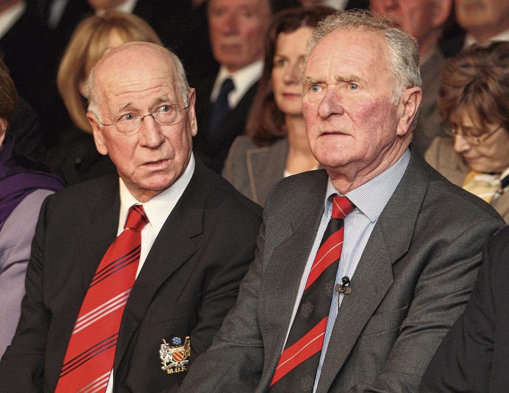 Bobby Charlton et Harry Gregg lors de la commémoration de la tragédie de Munich en 2008.