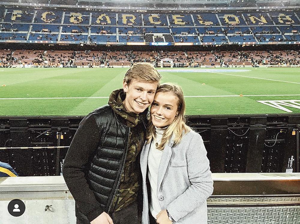 Avec sa copine Mikky en visite au Camp Nou en 2015.