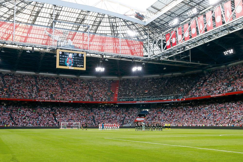 Avant Ajax-Sturm Graz, une minute de silence a été respectée dans la Johan Cruiff ArenA en mémoire d'Heinz Schilcher, qui a défendu les couleurs des deux clubs, et qui est décédé le 20 juillet.