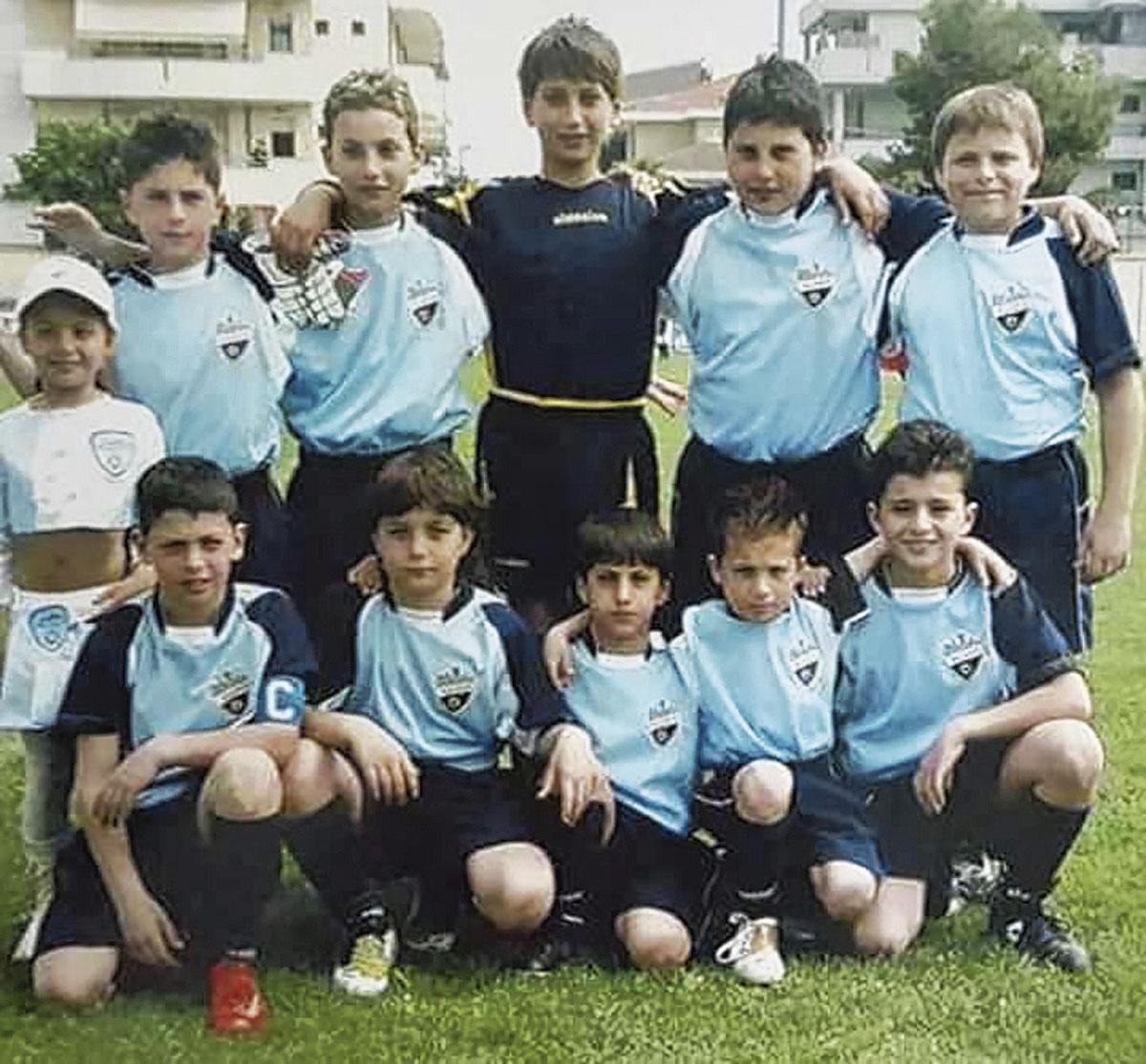 Premiers émois footballistiques à l'ASD Club Napoli, sa toute première équipe. Ci-dessus, les licences chez les jeunes du futur phénomène Donnarumma.