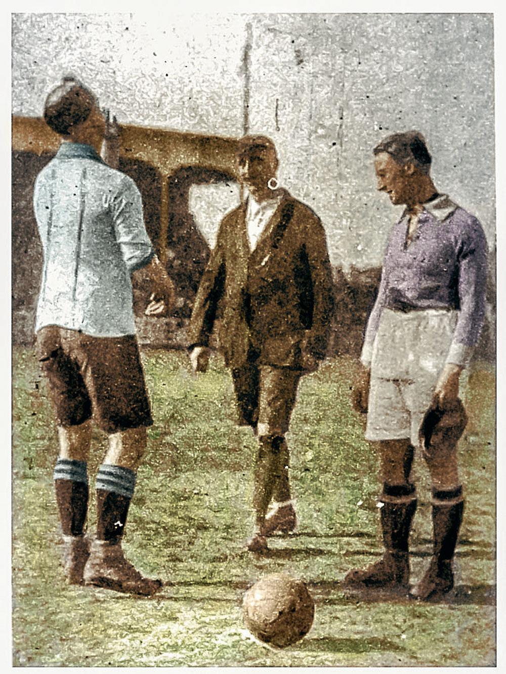 Le toss du premier Anderlecht-Union au Parc Astrid en 1921-22.