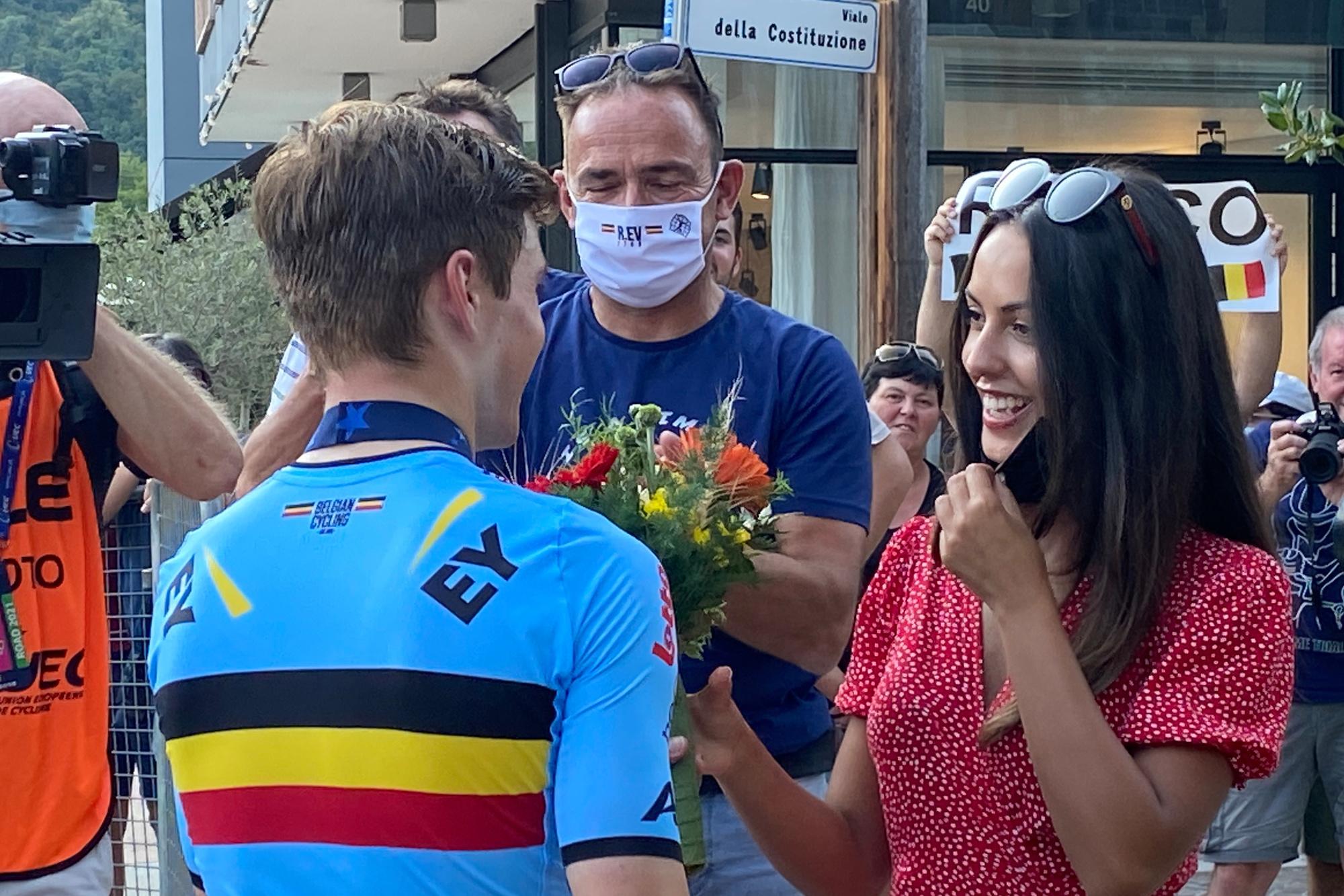 Evenepoel peut compter sur le soutien de sa petite amie Oumi.