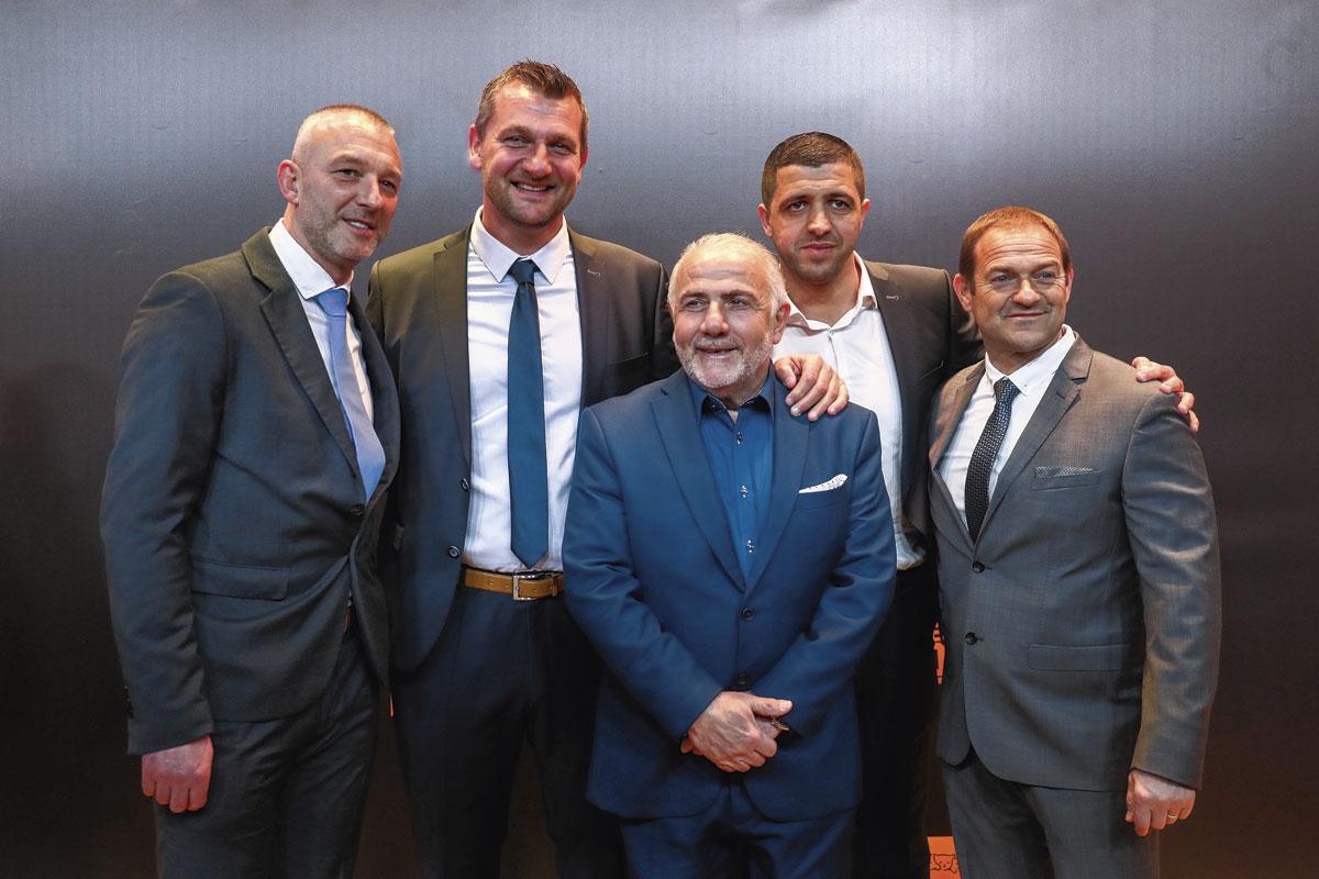 Frank Defays, Cédric Berthelin, Marion Notaro, Karim Belhocine et Philippe Simonin : le staff carolo est sur son 31.
